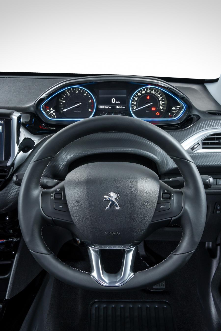 Панель приборов Peugeot 2008 2017 года  (ZA) (фото 29 из 32)